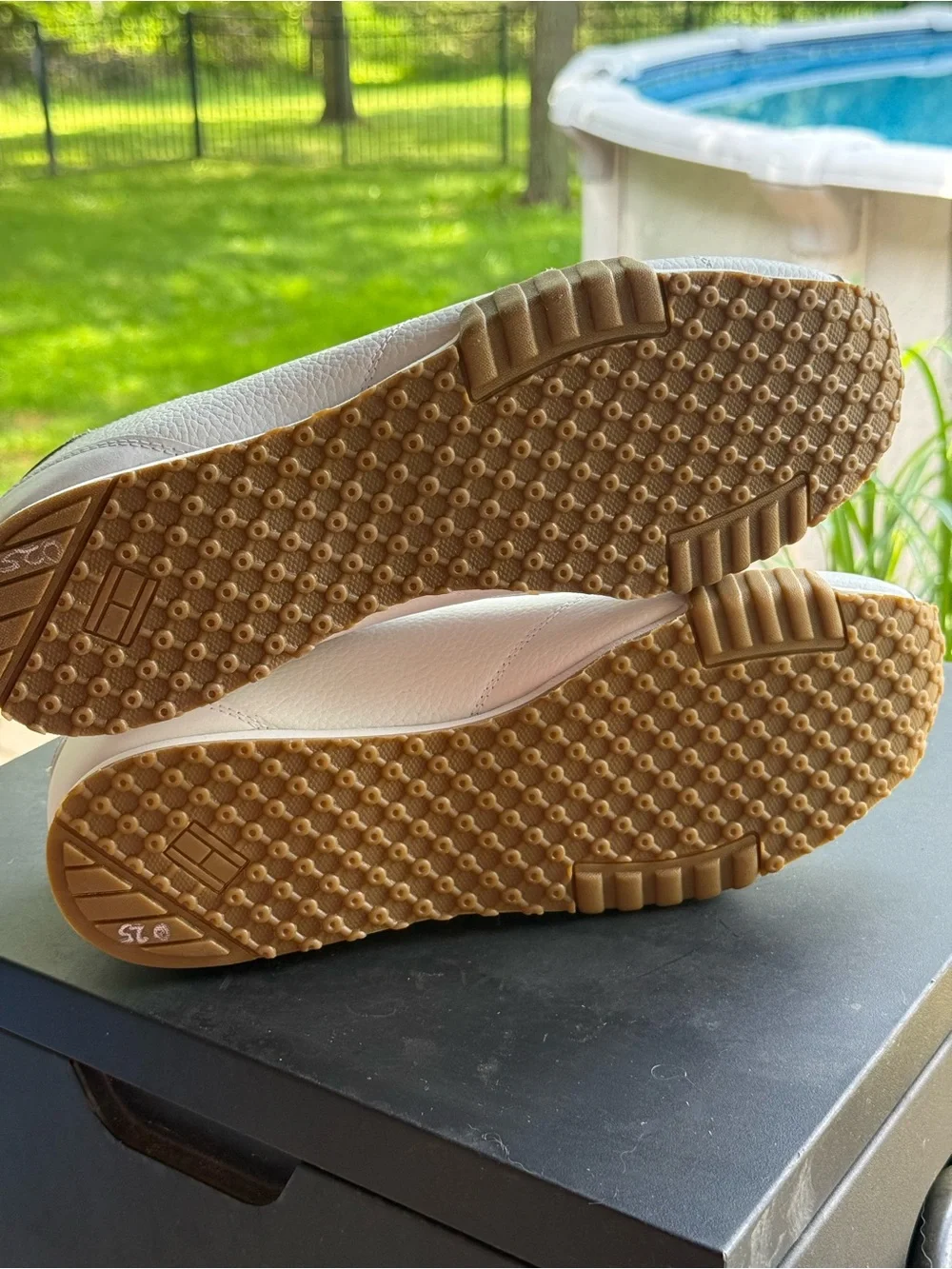 Tommy Hilfiger White Leather Low-Top Sneakers with Gum Outsole